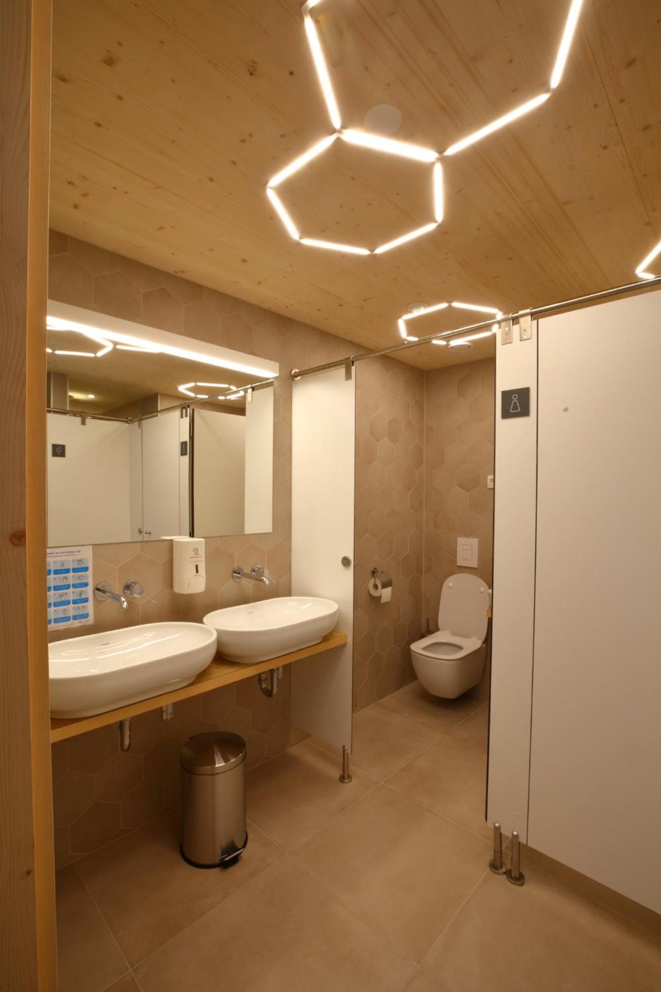 Honeybee Hostel - Hisa Kranjske Cebele Visnja Gora Exteriör bild